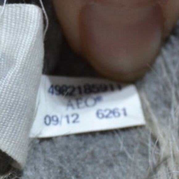 American Eagle Outfitters Woman's Gray Knit Faux Fur Trapper Hat - Picture 7 of 8